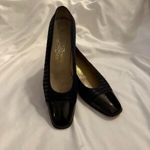 EUC Vintage Salvatore Ferragamo Illusion Stripe Patent Leather Captoe Pumps